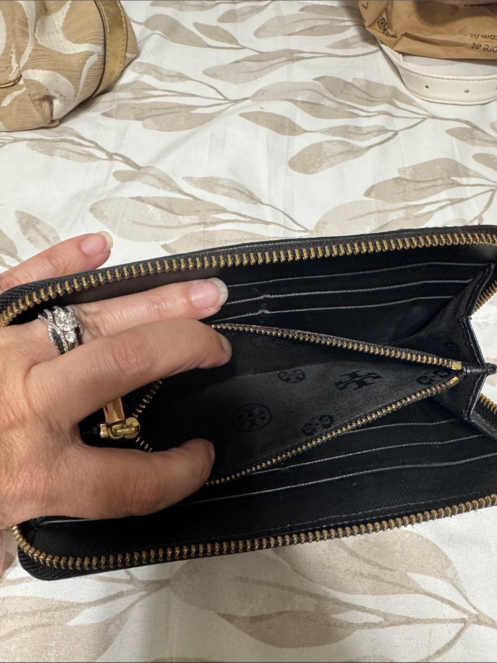 Tory Burch Black Woven Leather Zip Wallet with Gold Logo - Picture 7 of 7